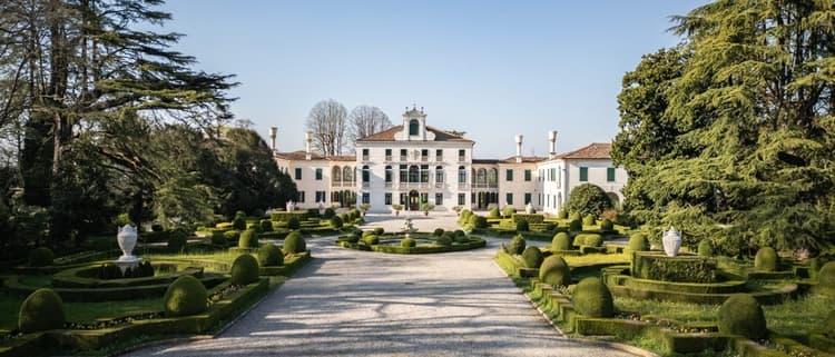Private Visit to Villa Passi & Estate Lunch